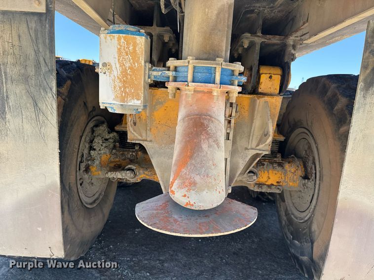 image for item EE0056 2006 Volvo A30D water wagon