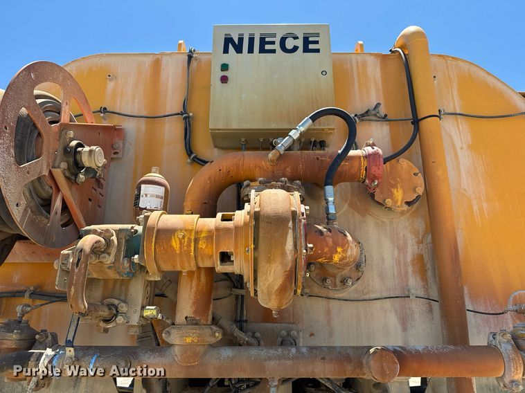 image for item EE0056 2006 Volvo A30D water wagon