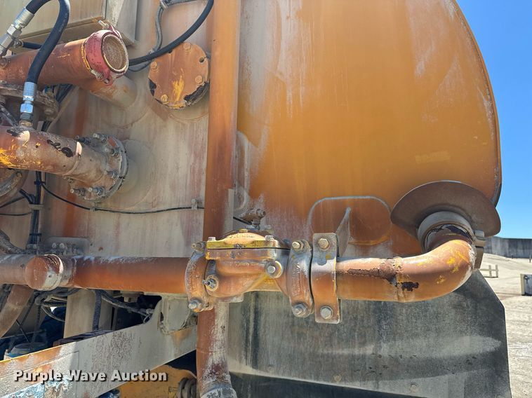 image for item EE0056 2006 Volvo A30D water wagon