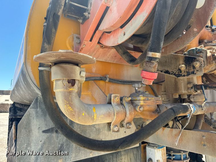 image for item EE0056 2006 Volvo A30D water wagon