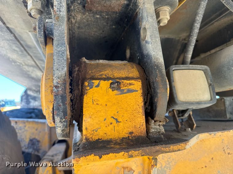 image for item EE0056 2006 Volvo A30D water wagon