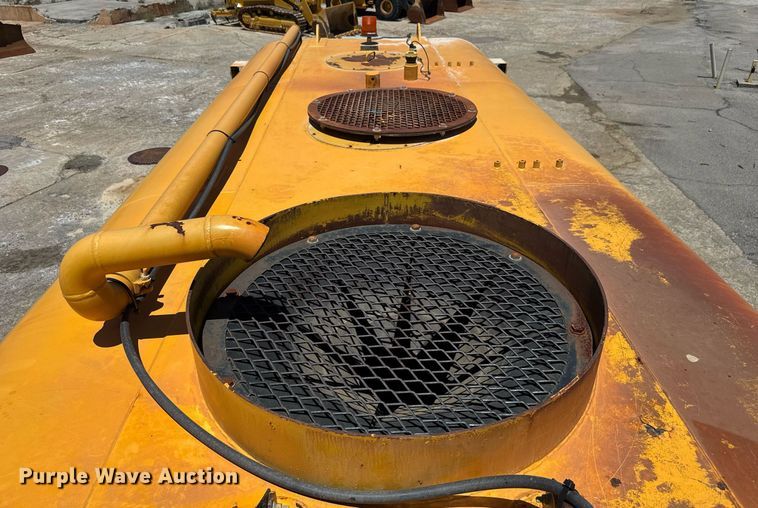 image for item EE0056 2006 Volvo A30D water wagon