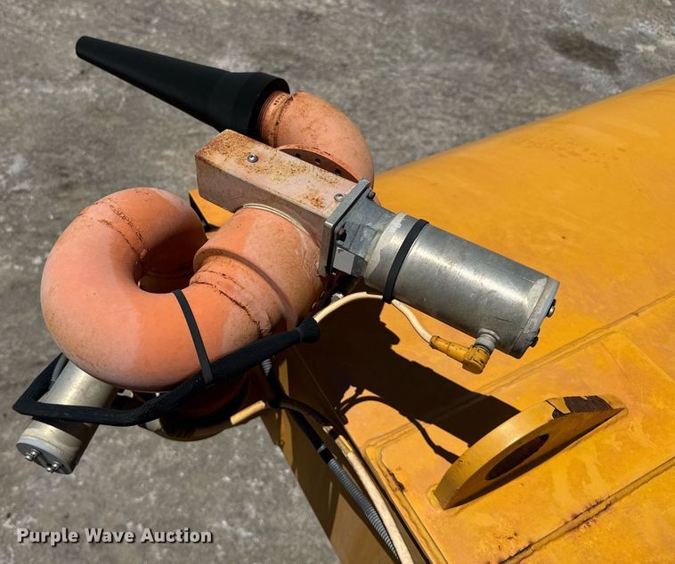 image for item EE0056 2006 Volvo A30D water wagon