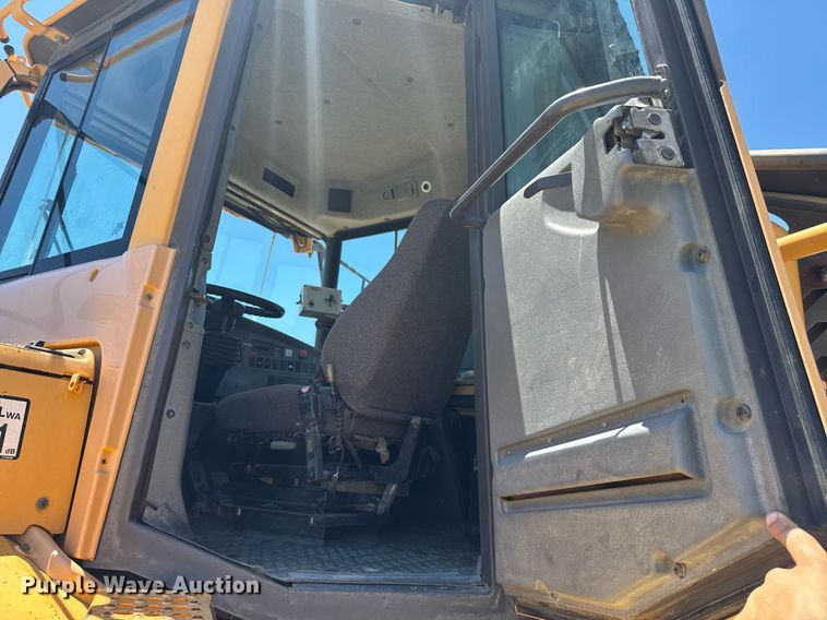 image for item EE0056 2006 Volvo A30D water wagon