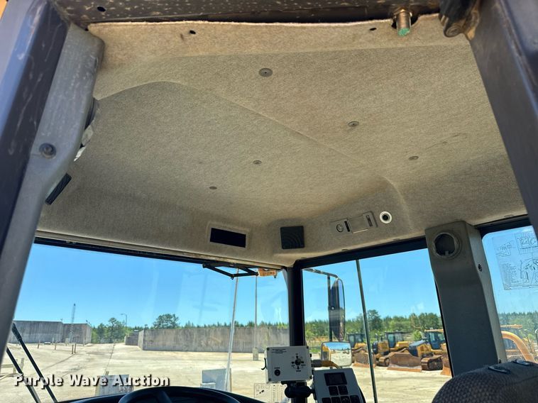 image for item EE0056 2006 Volvo A30D water wagon