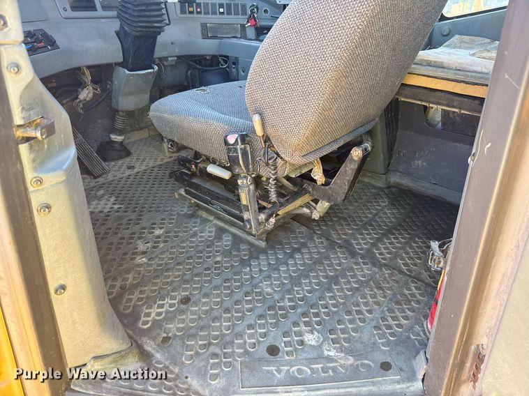 image for item EE0056 2006 Volvo A30D water wagon