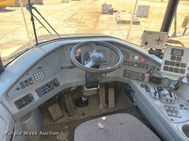 image for item EE0056 2006 Volvo A30D water wagon