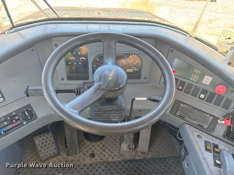 image for item EE0056 2006 Volvo A30D water wagon