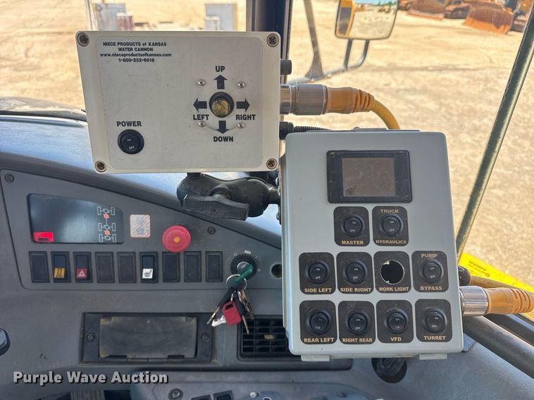 image for item EE0056 2006 Volvo A30D water wagon