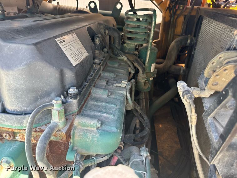 image for item EE0056 2006 Volvo A30D water wagon