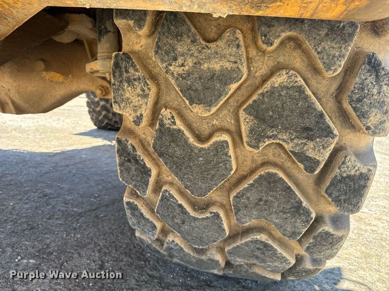 image for item EE0056 2006 Volvo A30D water wagon