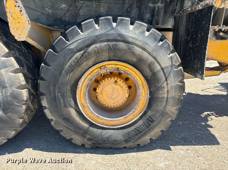 image for item EE0056 2006 Volvo A30D water wagon