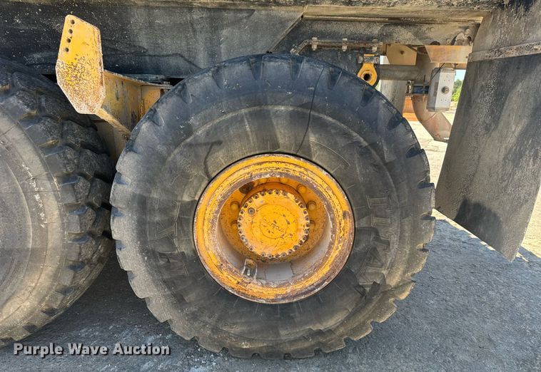 image for item EE0056 2006 Volvo A30D water wagon