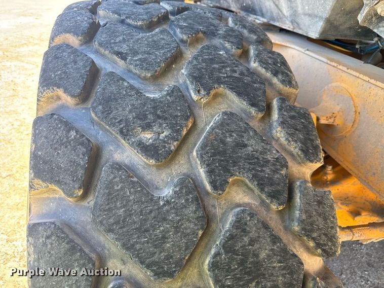 image for item EE0056 2006 Volvo A30D water wagon