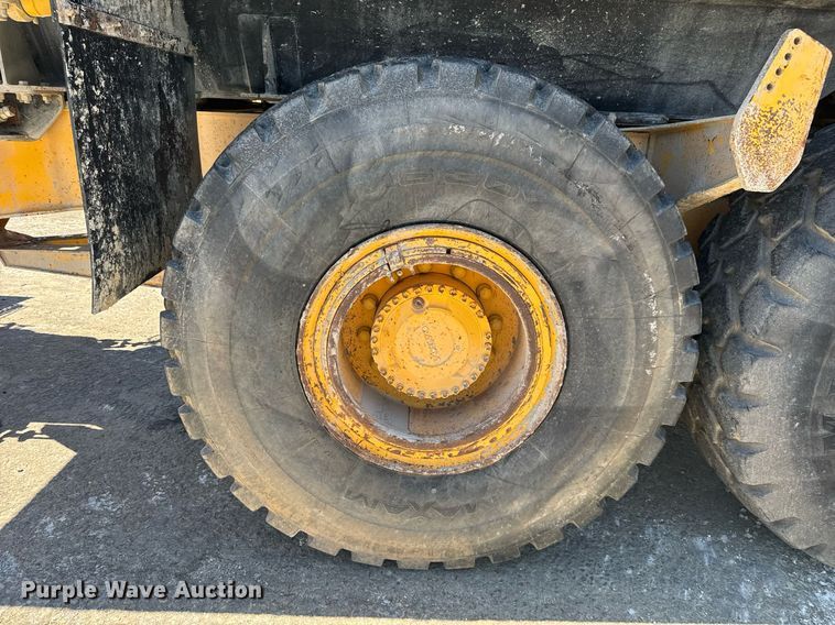 image for item EE0056 2006 Volvo A30D water wagon