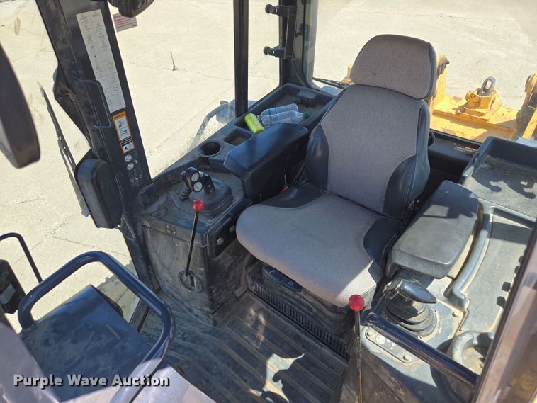 image for item EE0062 2018 John Deere 850K WLT dozer