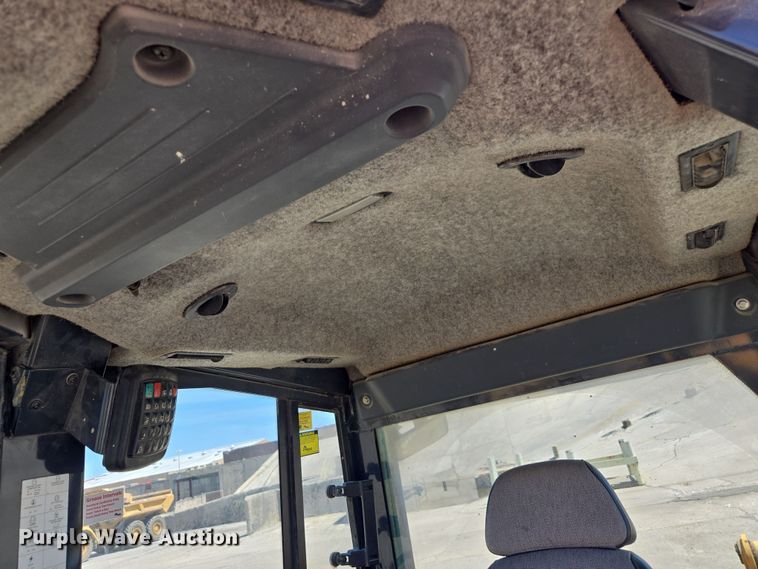 image for item EE0062 2018 John Deere 850K WLT dozer