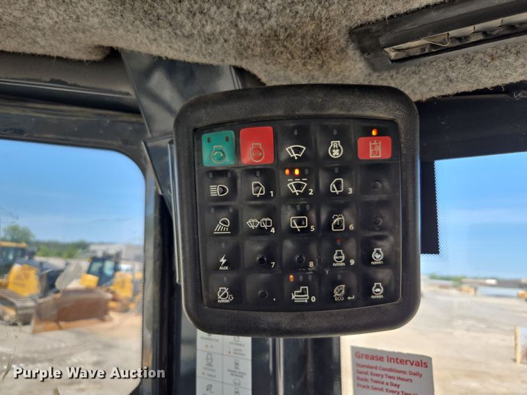 image for item EE0062 2018 John Deere 850K WLT dozer