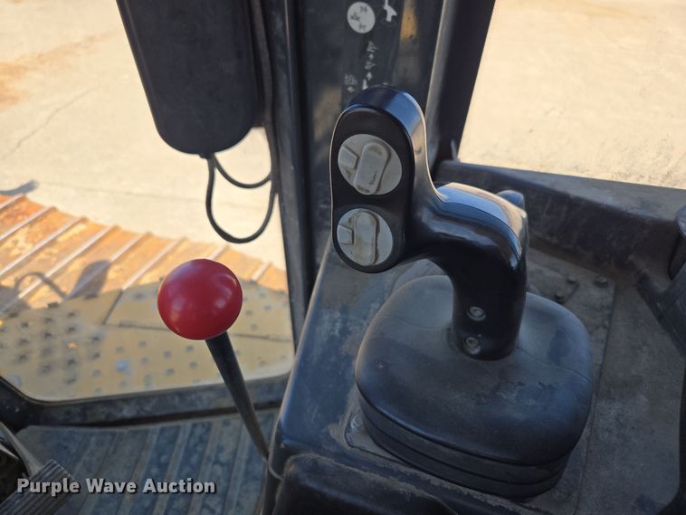 image for item EE0062 2018 John Deere 850K WLT dozer