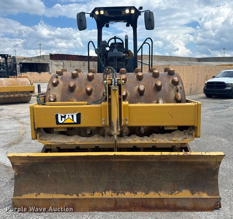 image for item EE0064 2019 Caterpillar CS56B single drum vibratory roller