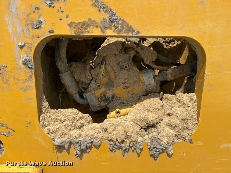 image for item EE0064 2019 Caterpillar CS56B single drum vibratory roller