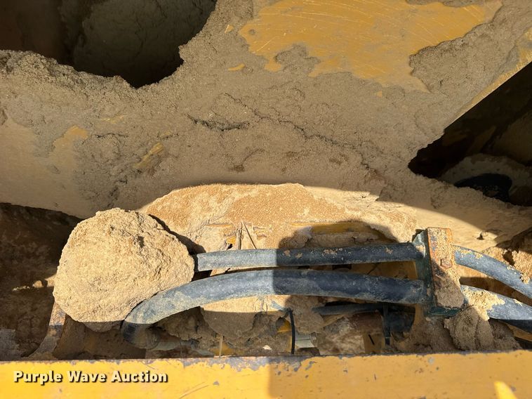 image for item EE0064 2019 Caterpillar CS56B single drum vibratory roller