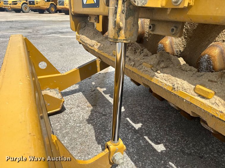 image for item EE0064 2019 Caterpillar CS56B single drum vibratory roller