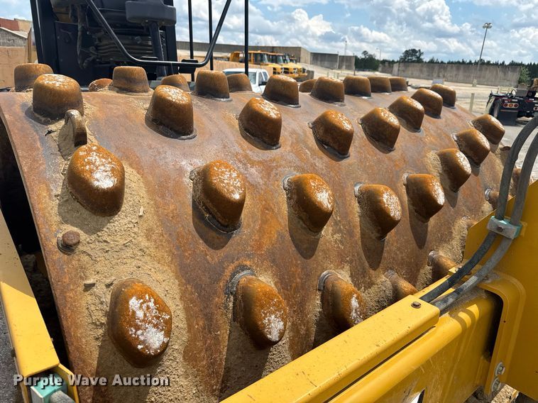 image for item EE0064 2019 Caterpillar CS56B single drum vibratory roller