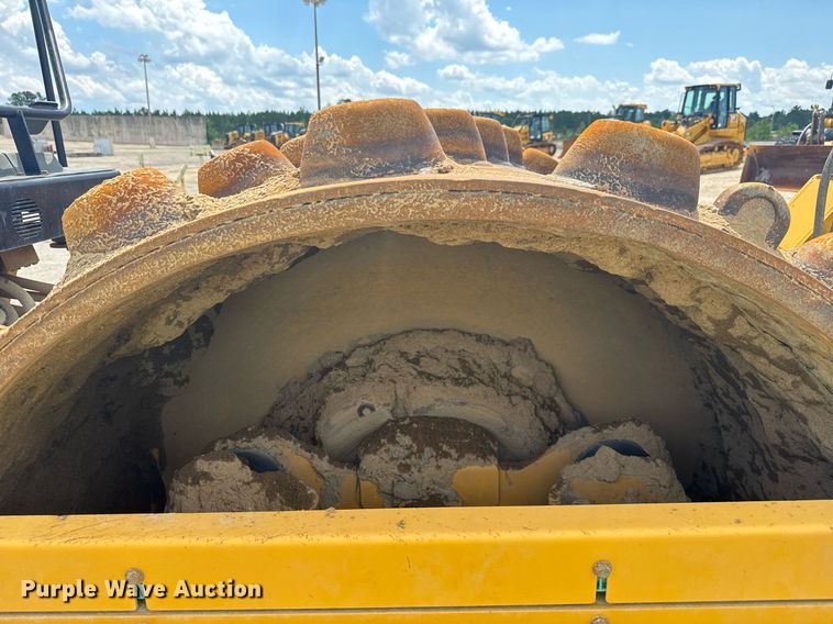 image for item EE0064 2019 Caterpillar CS56B single drum vibratory roller