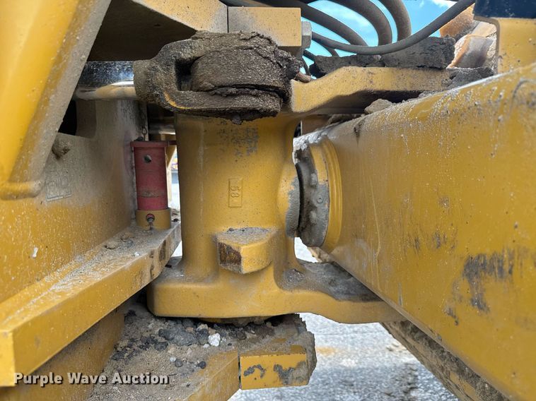 image for item EE0064 2019 Caterpillar CS56B single drum vibratory roller