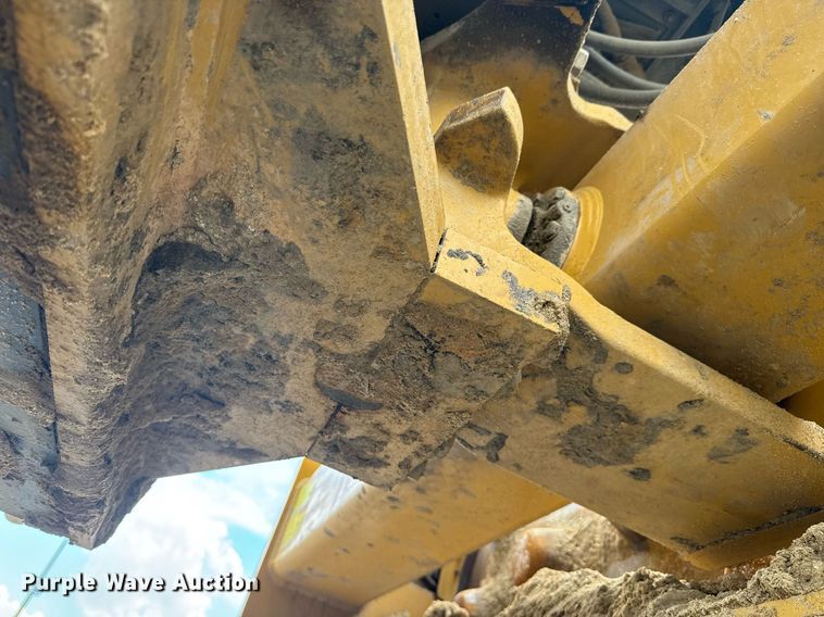 image for item EE0064 2019 Caterpillar CS56B single drum vibratory roller