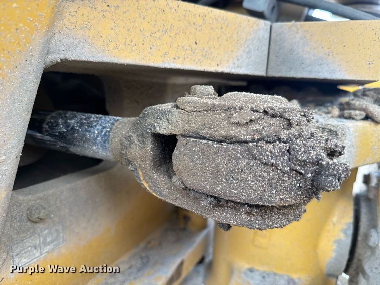 image for item EE0064 2019 Caterpillar CS56B single drum vibratory roller