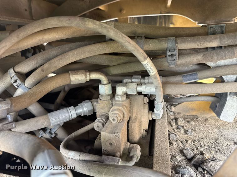 image for item EE0064 2019 Caterpillar CS56B single drum vibratory roller