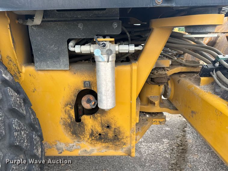 image for item EE0064 2019 Caterpillar CS56B single drum vibratory roller