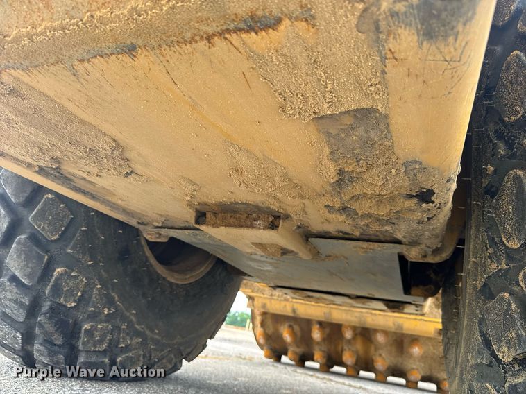 image for item EE0064 2019 Caterpillar CS56B single drum vibratory roller