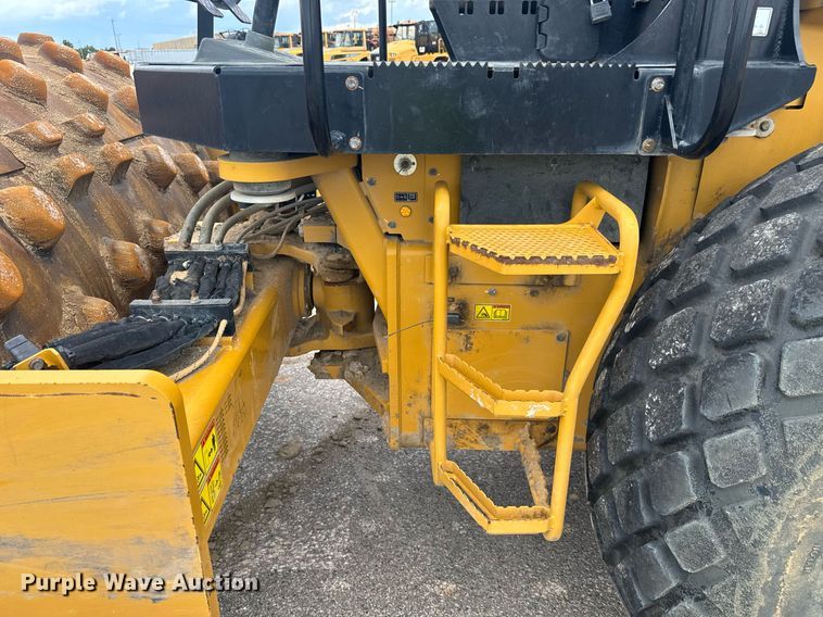 image for item EE0064 2019 Caterpillar CS56B single drum vibratory roller