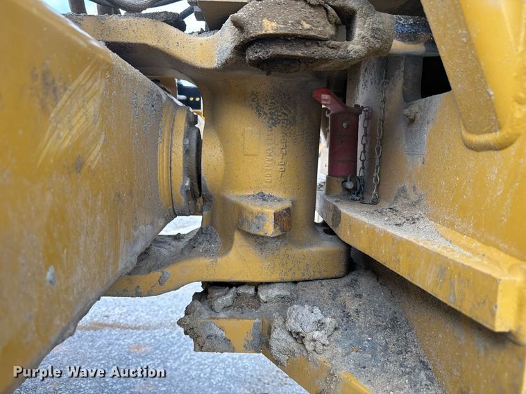 image for item EE0064 2019 Caterpillar CS56B single drum vibratory roller