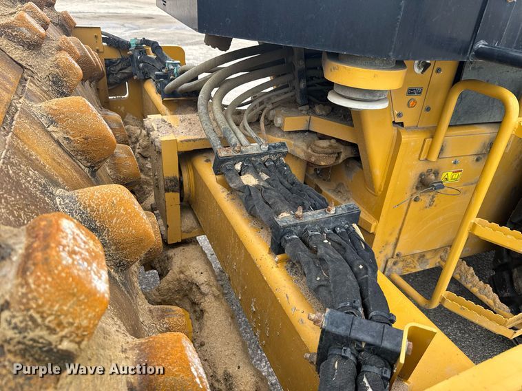 image for item EE0064 2019 Caterpillar CS56B single drum vibratory roller