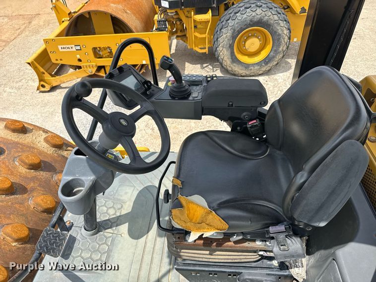 image for item EE0064 2019 Caterpillar CS56B single drum vibratory roller