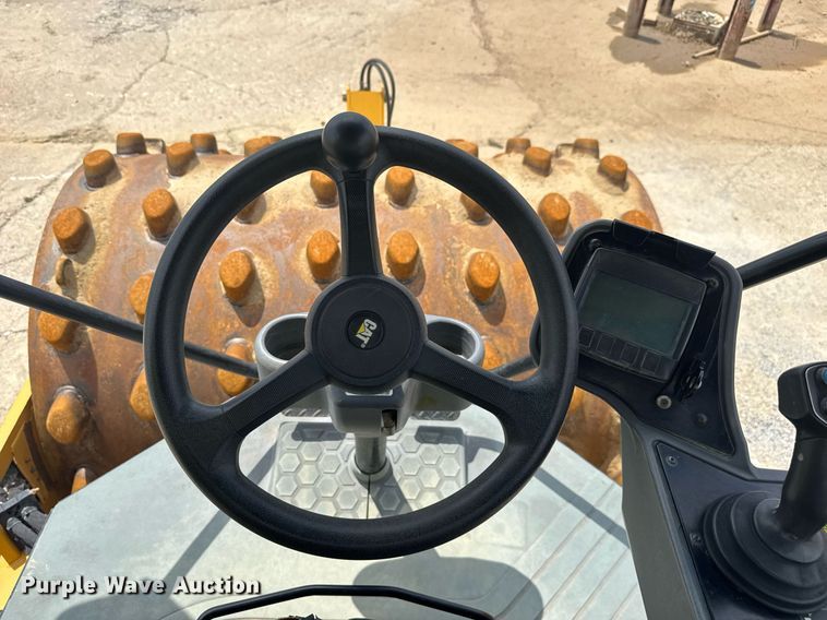 image for item EE0064 2019 Caterpillar CS56B single drum vibratory roller
