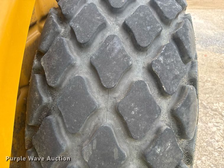 image for item EE0064 2019 Caterpillar CS56B single drum vibratory roller