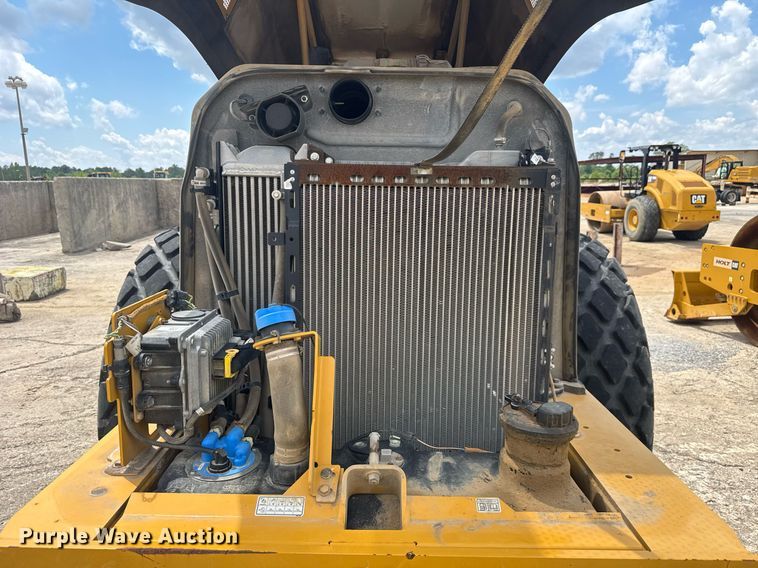 image for item EE0064 2019 Caterpillar CS56B single drum vibratory roller