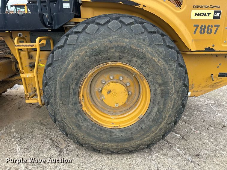 image for item EE0064 2019 Caterpillar CS56B single drum vibratory roller