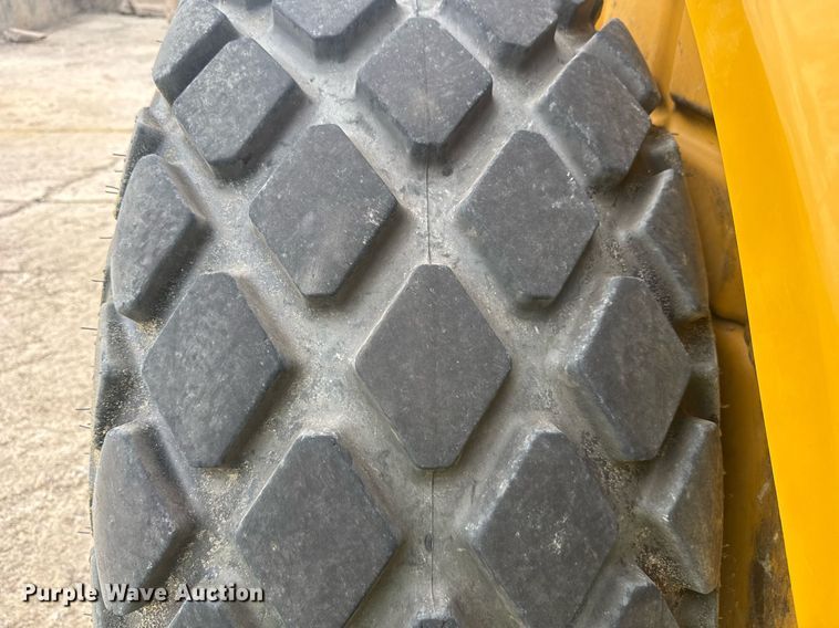 image for item EE0064 2019 Caterpillar CS56B single drum vibratory roller