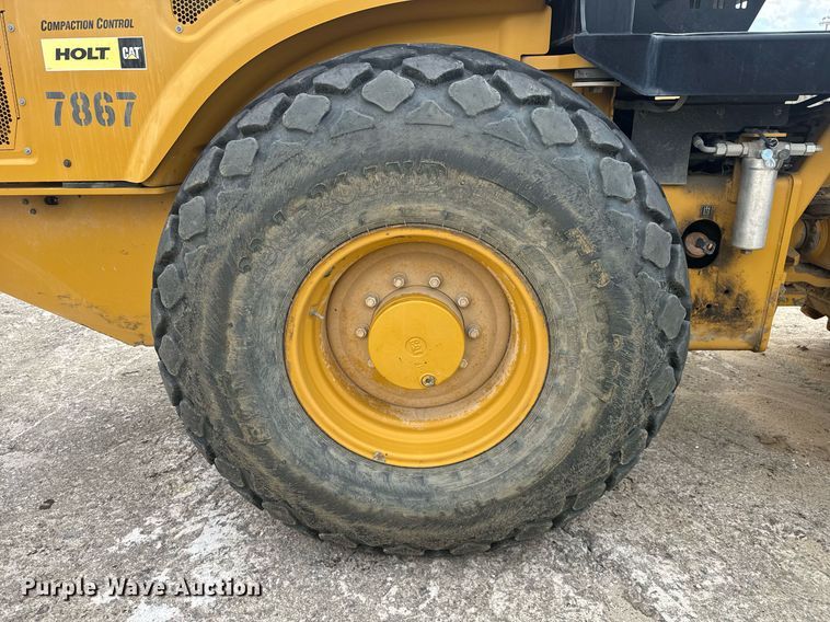 image for item EE0064 2019 Caterpillar CS56B single drum vibratory roller