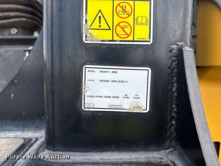 image for item EE0064 2019 Caterpillar CS56B single drum vibratory roller