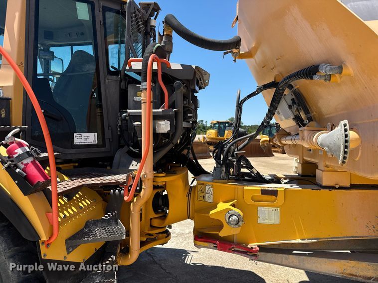 image for item EE0069 2015 Volvo A25G water wagon