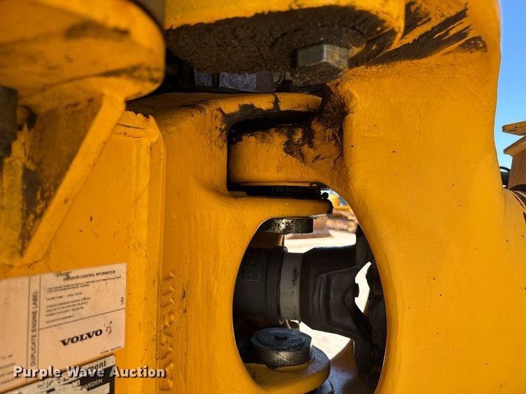 image for item EE0069 2015 Volvo A25G water wagon