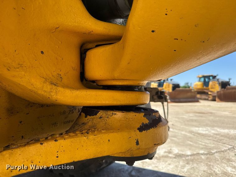 image for item EE0069 2015 Volvo A25G water wagon