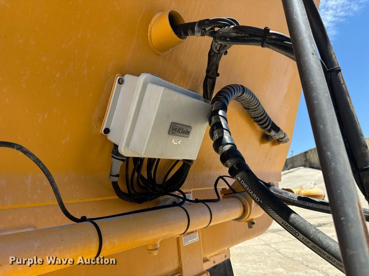 image for item EE0069 2015 Volvo A25G water wagon